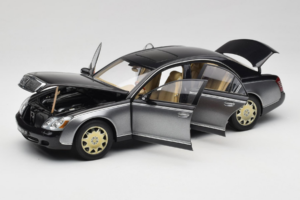 Maybach 57 SWB Caspian Black Himalayas Grey AUTOart 1:18 76151 Metal — zdjęcie 2 z 9