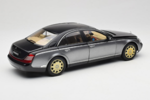 Maybach 57 SWB Caspian Black Himalayas Grey AUTOart 1:18 76151 Metal — zdjęcie 3 z 9