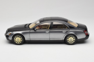 Maybach 57 SWB Caspian Black Himalayas Grey AUTOart 1:18 76151 Metal — zdjęcie 4 z 9