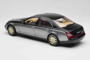 Maybach 57 SWB Caspian Black Himalayas Grey AUTOart 1:18 76151 Metal — zdjęcie 7 z 9