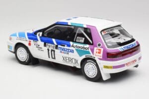 Mazda 323 GTX #10 T. Makinen / S. Harjanne 1000 Lakes Rally 1991 Otto 1:18 OT1099 Żywica — zdjęcie 5 z 6