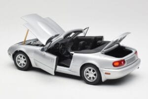 Mazda MX-5 Miata NA Highlight Srebrny Gate 1:18 1015 Metal — zdjęcie 5 z 8