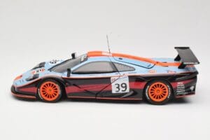 McLaren F1 GTR #39 Gulf R. Bellm / A. Gilbert / M. Sekiya 24 Hours of Le Mans 1997 UT Models 1:18 39725 Metal — zdjęcie 4 z 8