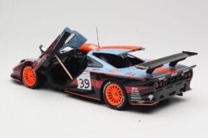 McLaren F1 GTR #39 Gulf R. Bellm / A. Gilbert / M. Sekiya 24 Hours of Le Mans 1997 UT Models 1:18 39725 Metal — zdjęcie 5 z 8