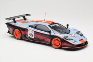 McLaren F1 GTR #39 Gulf R. Bellm / A. Gilbert / M. Sekiya 24 Hours of Le Mans 1997 UT Models 1:18 39725 Metal — zdjęcie 6 z 8