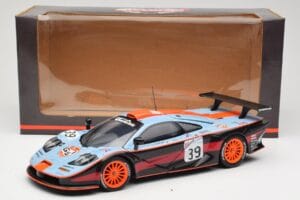 McLaren F1 GTR #39 Gulf R. Bellm / A. Gilbert / M. Sekiya 24 Hours of Le Mans 1997 UT Models 1:18 39725 Metal — zdjęcie 8 z 8