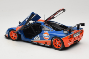 McLaren F1 GTR Gulf #33 R. Bellm / M. Weaver / J-J. Lehto 24 Hours of Le Mans 1996 UT Models 1:18 530161833 Metal — zdjęcie 5 z 8