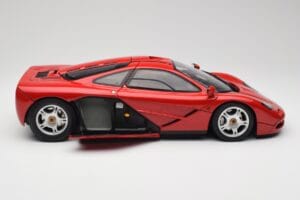 McLaren F1 Czerwony Minichamps 1:12 530133125 Metal — zdjęcie 4 z 9