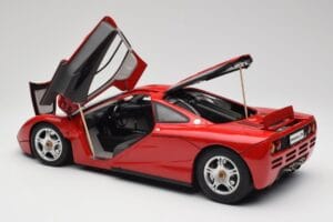 McLaren F1 Czerwony Minichamps 1:12 530133125 Metal — zdjęcie 6 z 9