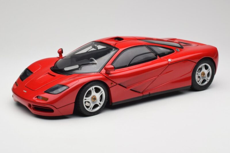 McLaren F1 Czerwony Minichamps 1:12 530133125 Metal