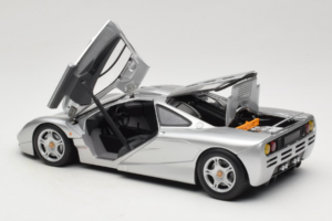 McLaren F1 Srebrny UT Models 1:18 530133180-R1 Metal — zdjęcie 5 z 8