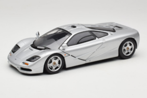 McLaren F1 Srebrny UT Models 1:18 530133180 Metal