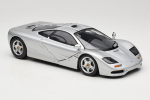 McLaren F1 Srebrny UT Models 1:18 530133180 Metal — zdjęcie 6 z 8