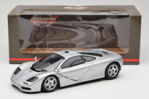 McLaren F1 Srebrny UT Models 1:18 530133180 Metal — zdjęcie 8 z 8