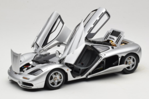 McLaren F1 Srebrny LCD 1:18 LCD18014-SI Metal — zdjęcie 2 z 8