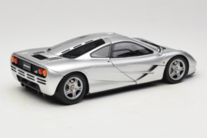 McLaren F1 Srebrny LCD 1:18 LCD18014-SI Metal — zdjęcie 3 z 8