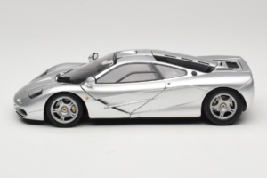 McLaren F1 Srebrny LCD 1:18 LCD18014-SI Metal — zdjęcie 4 z 8