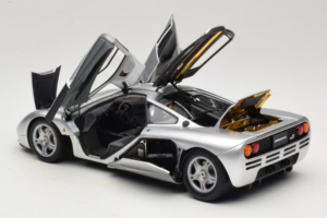 McLaren F1 Srebrny LCD 1:18 LCD18014-SI Metal — zdjęcie 5 z 8