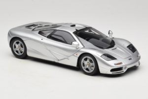 McLaren F1 Srebrny LCD 1:18 LCD18014-SI Metal — zdjęcie 6 z 8