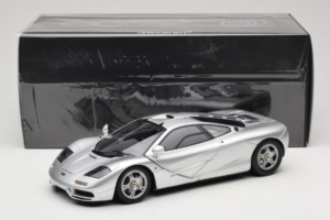 McLaren F1 Srebrny LCD 1:18 LCD18014-SI Metal — zdjęcie 8 z 8