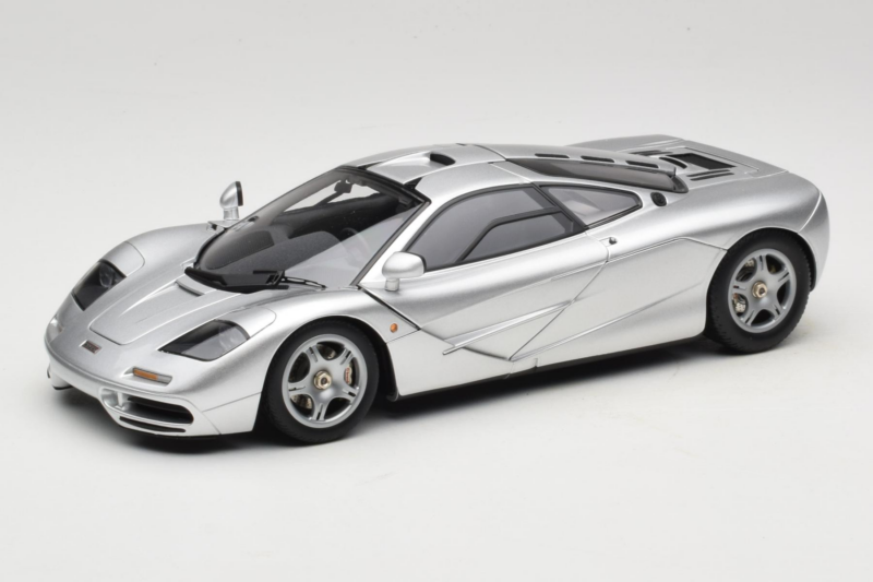 McLaren F1 Srebrny LCD 1:18 LCD18014-SI Metal