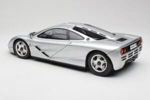 McLaren F1 Srebrny Minichamps 1:12 530133129 Metal — zdjęcie 7 z 8
