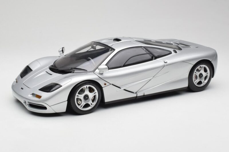 McLaren F1 Srebrny Minichamps 1:12 530133129 Metal