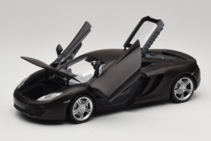 McLaren MP4-12C Matt Black Minichamps 1:18 110133021 Metal — zdjęcie 2 z 8