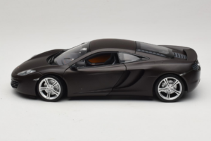 McLaren MP4-12C Matt Black Minichamps 1:18 110133021 Metal — zdjęcie 4 z 8
