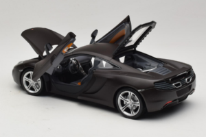 McLaren MP4-12C Matt Black Minichamps 1:18 110133021 Metal — zdjęcie 5 z 8