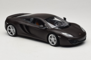 McLaren MP4-12C Matt Black Minichamps 1:18 110133021 Metal — zdjęcie 6 z 8