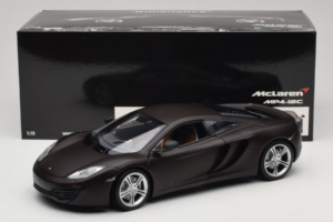 McLaren MP4-12C Matt Black Minichamps 1:18 110133021 Metal — zdjęcie 8 z 8