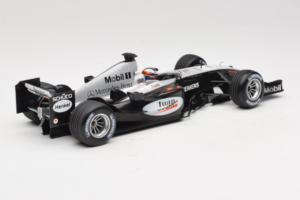 McLaren MP4-19 Mercedes J.P. Montoya Test Car 2005 Minichamps 1:18 533051880 Metal — zdjęcie 2 z 7