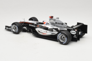 McLaren MP4-20 Mercedes #9 K. Raikkonen F1 2005 Minichamps 1:18 B66962337 Metal — zdjęcie 5 z 6