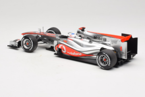 McLaren MP4-25 Mercedes #1 J. Button Vodafone McLaren Showcar F1 2010 Minichamps 1:18 530101801 Metal — zdjęcie 5 z 7