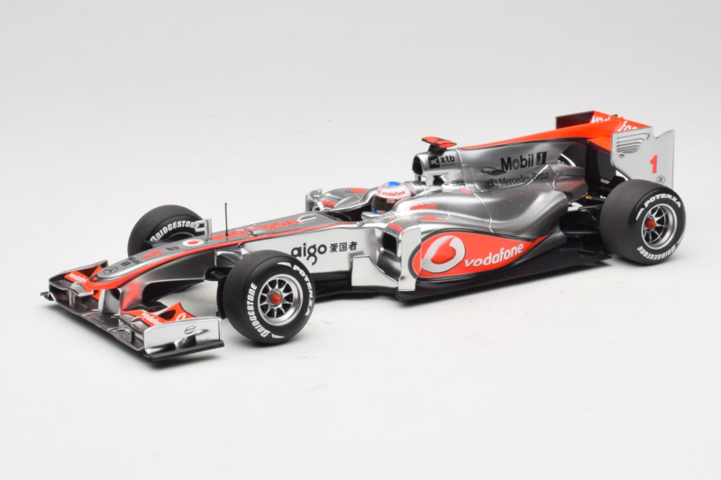 McLaren MP4-25 Mercedes #1 J. Button Vodafone McLaren Showcar F1 2010 Minichamps 1:18 530101801 Metal