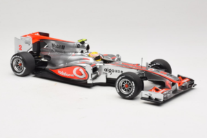 McLaren MP4-25 Mercedes #2 L. Hamilton Vodafone McLaren F1 2010 Minichamps 1:18 530101802 Metal — zdjęcie 4 z 7