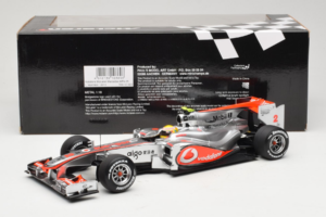 McLaren MP4-25 Mercedes #2 L. Hamilton Vodafone McLaren F1 2010 Minichamps 1:18 530101802 Metal — zdjęcie 6 z 7