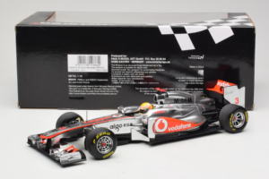 McLaren MP4-26 Mercedes #3 L. Hamilton Vodafone McLaren F1 2011 Minichamps 1:18 530111803 Metal — zdjęcie 6 z 7