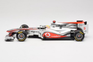 McLaren MP4-26 Mercedes #3 L. Hamilton Vodafone McLaren Showcar F1 2011 Minichamps 1:18 530111873 Metal — zdjęcie 3 z 7