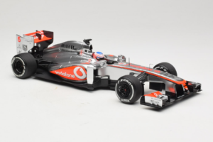 McLaren MP4-28 Mercedes #5 J. Button Vodafone McLaren F1 2013 Minichamps 1:18 530131805 Metal — zdjęcie 4 z 7