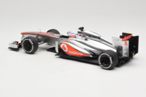 McLaren MP4-28 Mercedes #5 J. Button Vodafone McLaren F1 2013 Minichamps 1:18 530131805 Metal — zdjęcie 5 z 7