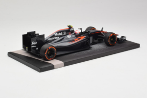 McLaren MP4-30 Honda #22 J. Button McLaren Honda F1 Team Spanish Grand Prix 2015 Minichamps 1:18 537151122 Metal — zdjęcie 3 z 7