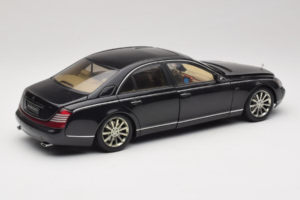 Maybach 57S Czarny AUTOart 1:18 76156 Metal — zdjęcie 3 z 7