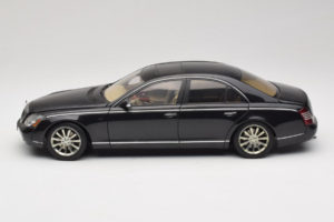 Maybach 57S Czarny AUTOart 1:18 76156 Metal — zdjęcie 4 z 7