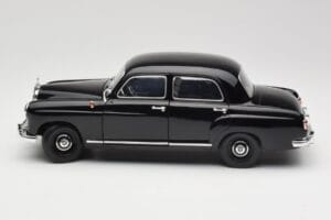 Mercedes 180 W120 Ponton Czarny Revell 1:18 08973 Metal — zdjęcie 4 z 8