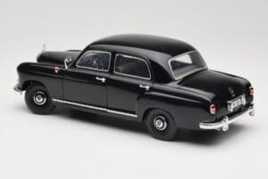 Mercedes 180 W120 Ponton Czarny Revell 1:18 08973 Metal — zdjęcie 7 z 8