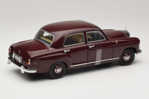Mercedes 180 Ponton Ciemnoczerwony Revell 1:18 08876 Metal — zdjęcie 2 z 6