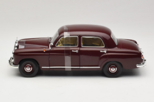 Mercedes 180 Ponton Ciemnoczerwony Revell 1:18 08876 Metal — zdjęcie 3 z 6
