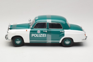 Mercedes 180 Ponton Polizei Revell 1:18 08863 Metal — zdjęcie 3 z 6
